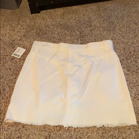 white jean skirt - Picture 4 of 4